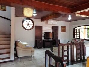 Fernseher, Stereoanlage