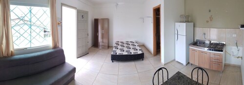 1 Bedroom Kitnet with Private Bathroom