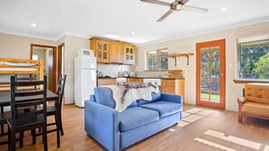 Televisión y chimenea