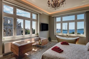 4 chambres, coffres-forts dans les chambres, fer et planche à repasser