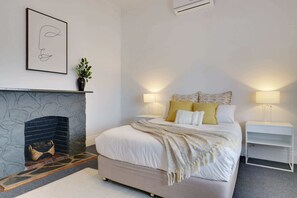 3 habitaciones, tabla de planchar con plancha, wifi y ropa de cama 