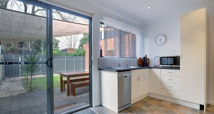 Beach & Pines | Large 3BR House Glenelg | Wifi | BBQ