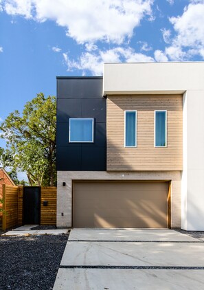Exterior - New 6B/6B Connected Double Townhomes (Dallas)