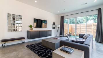 Smart TV, books, stereo