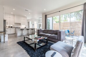 Smart TV, books, stereo - New 6B/6B Connected Double Townhomes (Dallas)