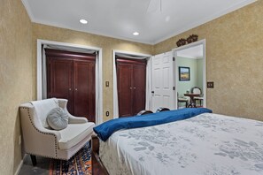 1 habitación, tabla de planchar con plancha, wifi gratis y ropa de cama 