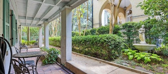 Whitaker Mansion in the Forsyth Park Suite - STVR 02010