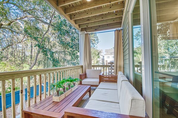 Property grounds - Sleeps 27 | Heated Pool & Hot Tub | 3D Theater | Hurricane Simulator | Walk to Beach (Hilton Head Island)