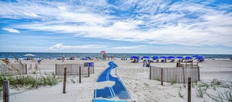 NUOVA CASA DI SPIAGGIA DI LUSSO CON GRANDE PISCINA RISCALDATA, ASCENSORE, PASSEGGIATA ALLA SPIAGGIA.