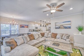 Smart TV, Netflix, ping pong, streaming services - Sleeps 27 | Heated Pool & Hot Tub | 3D Theater | Hurricane Simulator | Walk to Beach (Hilton Head Island)