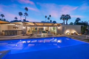 A heated pool - Bright, Dog Friendly, Bungalow with Ozone Pool, Firepit and Mountain Views! (Palm Springs)