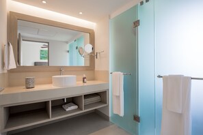 Dusche, Haartrockner, Handtücher