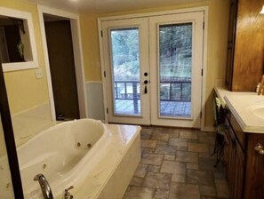 Bathtub, jetted tub, hair dryer, towels