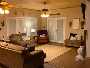 TV, DVD player - Once in a Lifetime Toledo Bend (Hemphill)