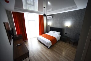 26 habitaciones, escritorio, wifi gratis y ropa de cama 