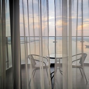 Dining - "THE CAZE" Seaview homestay Country Garden, Danga Bay (Facing Singapore Land) (Johor Bahru)