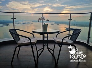 Outdoor dining - "THE CAZE" Seaview homestay Country Garden, Danga Bay (Facing Singapore Land) (Johor Bahru)