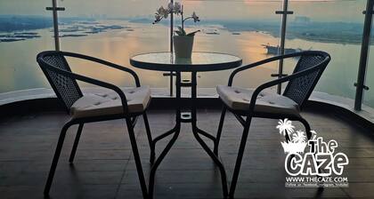 "THE CAZE" Seaview homestay Country Garden, Danga Bay (Facing Singapore Land)