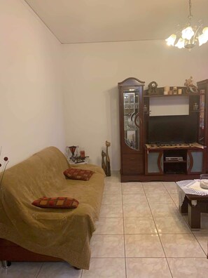 Flat-screen TV - Kindred Spirit apartment (Herakleion)