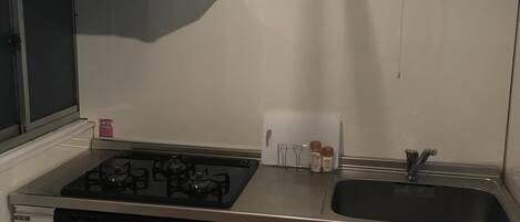 冰箱、微波炉、烤箱、电热水壶