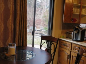 Dining - ★★★★★ Spacious Room 1♚Qn-Bed✚Shared Ensuite-Beryl (North York)