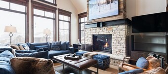 Last-Minute Savings! Silver Star Cottage! Hot Tub and Theatre Room!