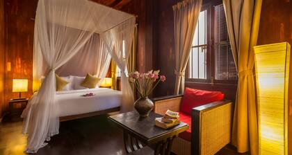 Wat Damnak House, halte Haus 6 Zimmer mit Blick auf den natürlichen Pool und Garten