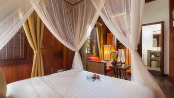 6 bedrooms, in-room safe, desk, iron/ironing board