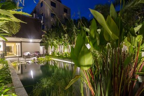 حمّام سباحة خارجي