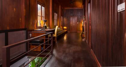 Wat Damnak House, halte Haus 6 Zimmer mit Blick auf den natürlichen Pool und Garten