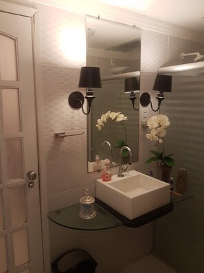 Hair dryer, towels
