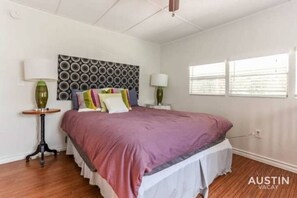 4 makuuhuonetta, työpöytä, silitysrauta/-lauta, ilmainen Wi-Fi