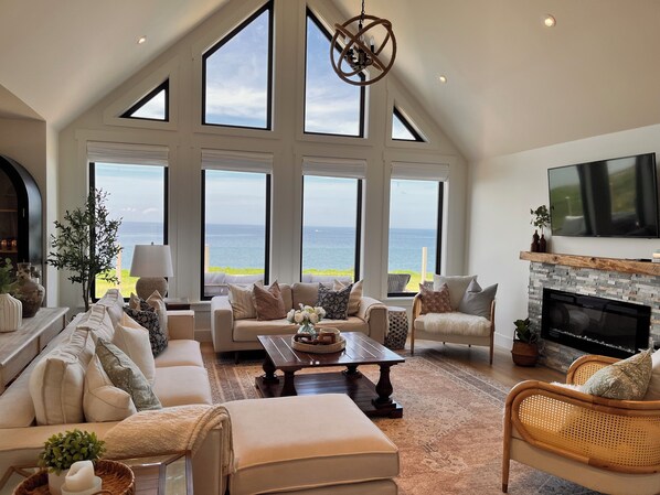 智能电视、壁炉、Netflix、书