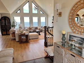 Smart TV, fireplace, Netflix, books - Stunning Modern Beach House: Private, Unblocked Ocean Views in Nova Scotia. (Merigomish, Pictou County)