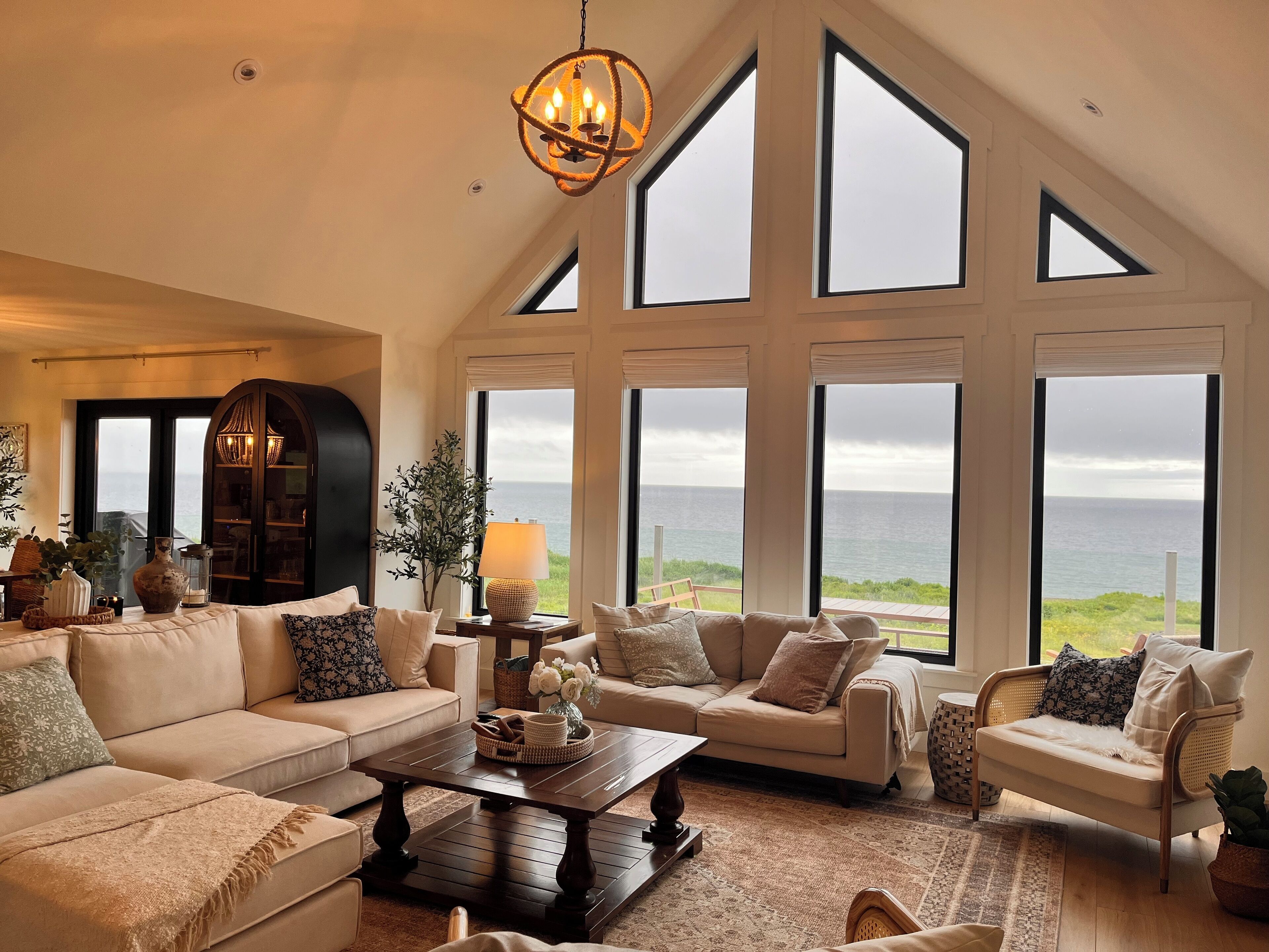 Smart TV, fireplace, Netflix, books