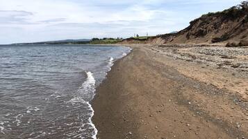 Plage, chaises longues, serviettes de plage