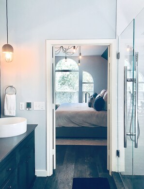 3 bedrooms, in-room safe, iron/ironing board, WiFi - South Austin Oasis.  (Austin)