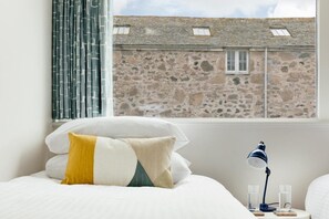 6 Barnaloft | 2 bedrooms, desk, travel cot, free WiFi - 6 Barnaloft (St Ives)