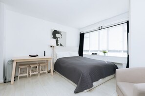 1 chambre, bureau, fer et planche à repasser, accès au Wi-Fi (inclus)