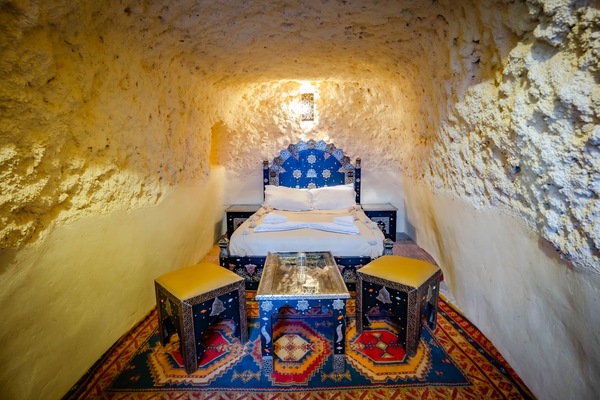 Normal TROGLODYTE (Cave with window ventilation) | Soundproofing, free WiFi, bed sheets, wheelchair access