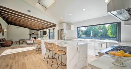 Family Retreat - Private Tennis Court & Game Room
