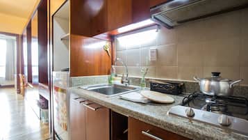 Fridge, microwave, cookware/dishes/utensils