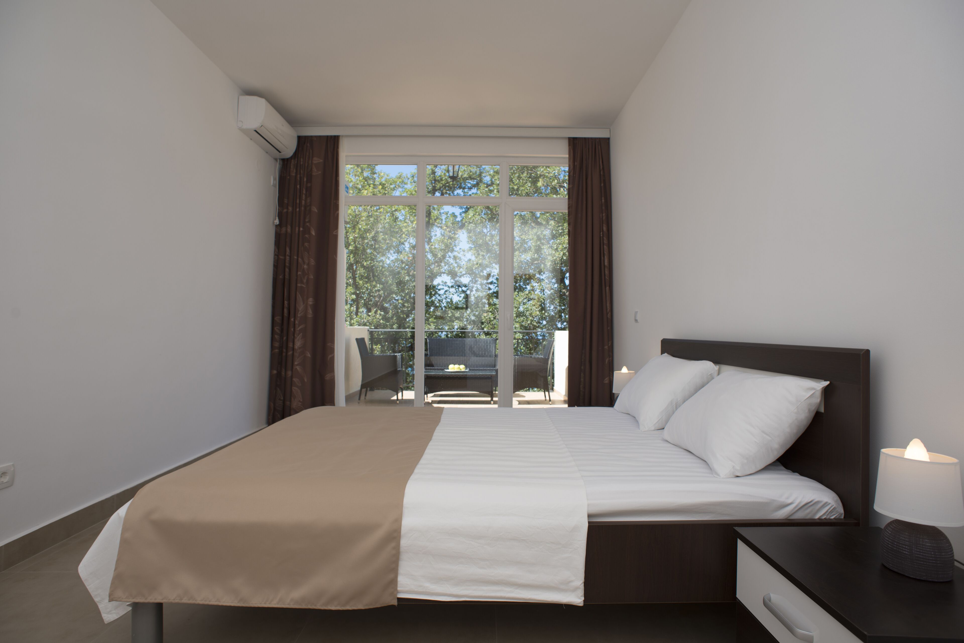 2 多间卧室、WiFi