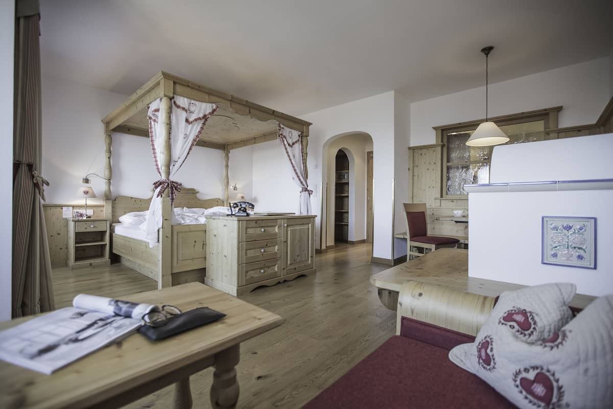 Double Room, Valley View | 1 bedroom, in-room safe, blackout drapes, soundproofing