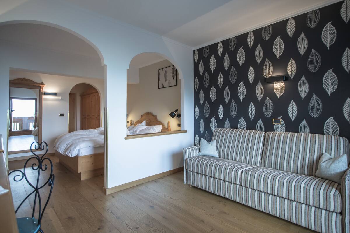 Triple Room, Valley View | In-room safe, blackout drapes, soundproofing, WiFi (free)