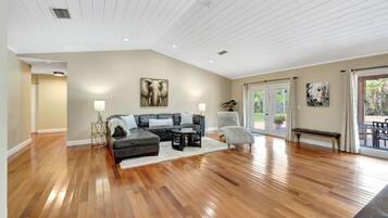 Smart TV, Netflix, streaming services, offices