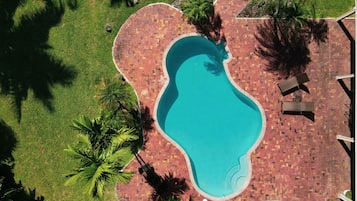 室外游泳池,恒温泳池