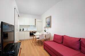 Design Studio | Living area | Flat-screen TV - Apartments Christina im Design Vosteen (Nuremberg)