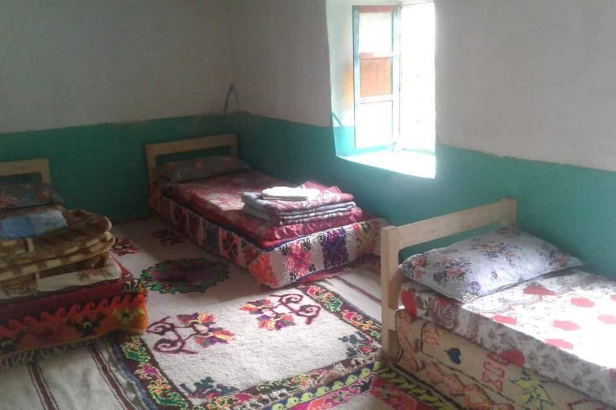 Triple Room | Free WiFi, bed sheets
