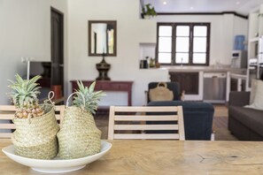 Dining - KHAMIN POOL VILLA, 2 BR, 2 BA, up to 6 guests, 5' drive from Chaweng Beach (Koh Samui)